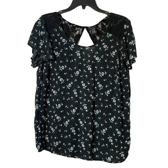 Torrid 100% Rayon Women’s Cap Sleeve Lace Cutout Top Black w/ Blue Flowers Sz 0 - Picture 1 of 10